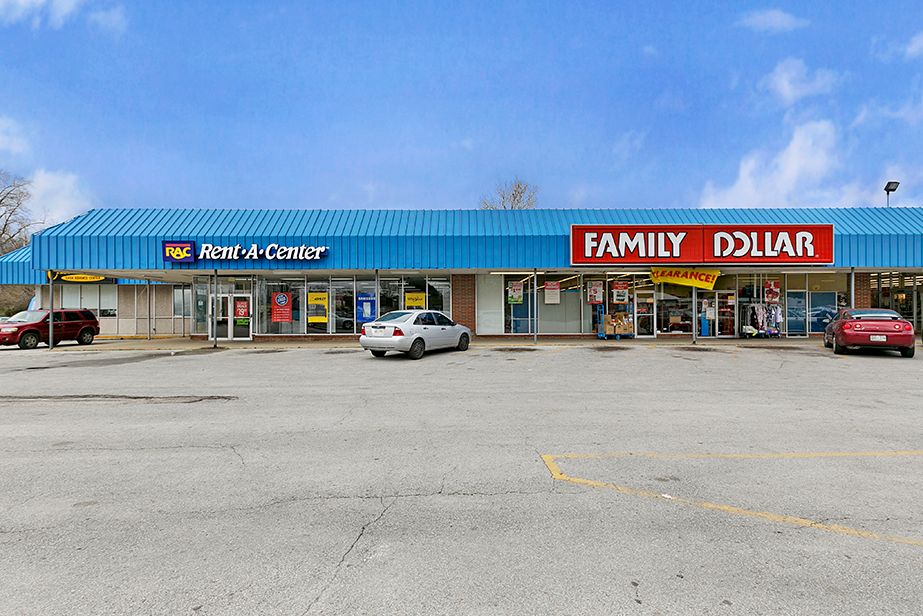 HOLLYWOOD CENTER: 903 Hollywood Dr, Jackson, TN 38301